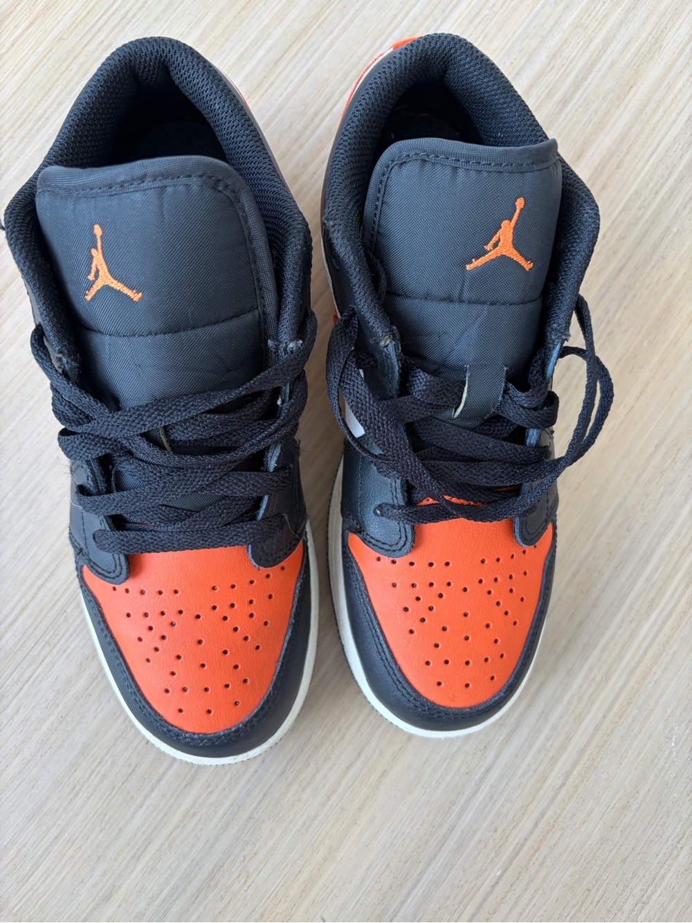 Jordan Kids' Low-Top Sneakers in Black & Orange